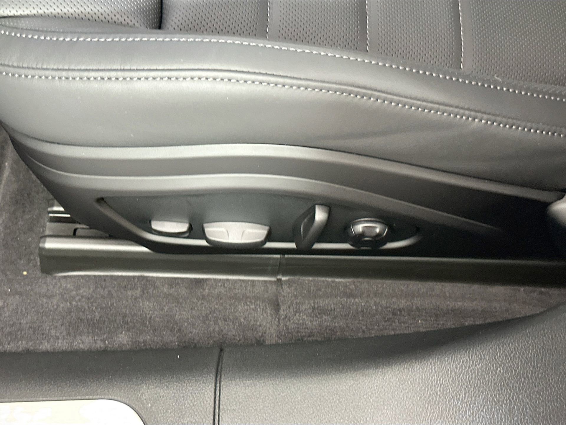 Certified 2026 Porsche Panamera 4 image 31