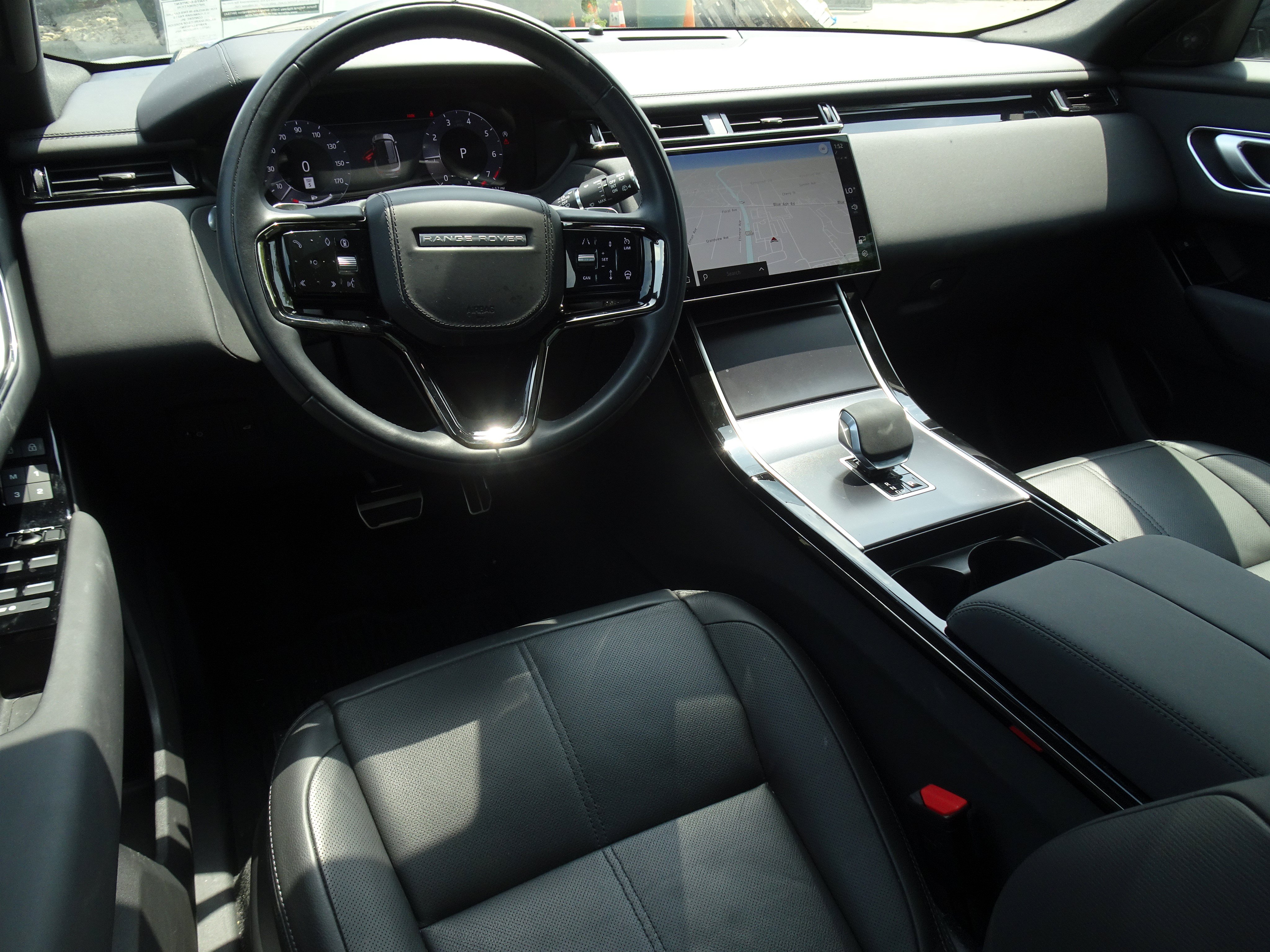 Certified 2026 Land Rover Range Rover Velar Dynamic SE AWD/4WD image 18