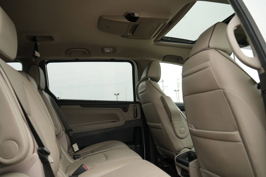 Used 2023 Honda Odyssey Elite image 17