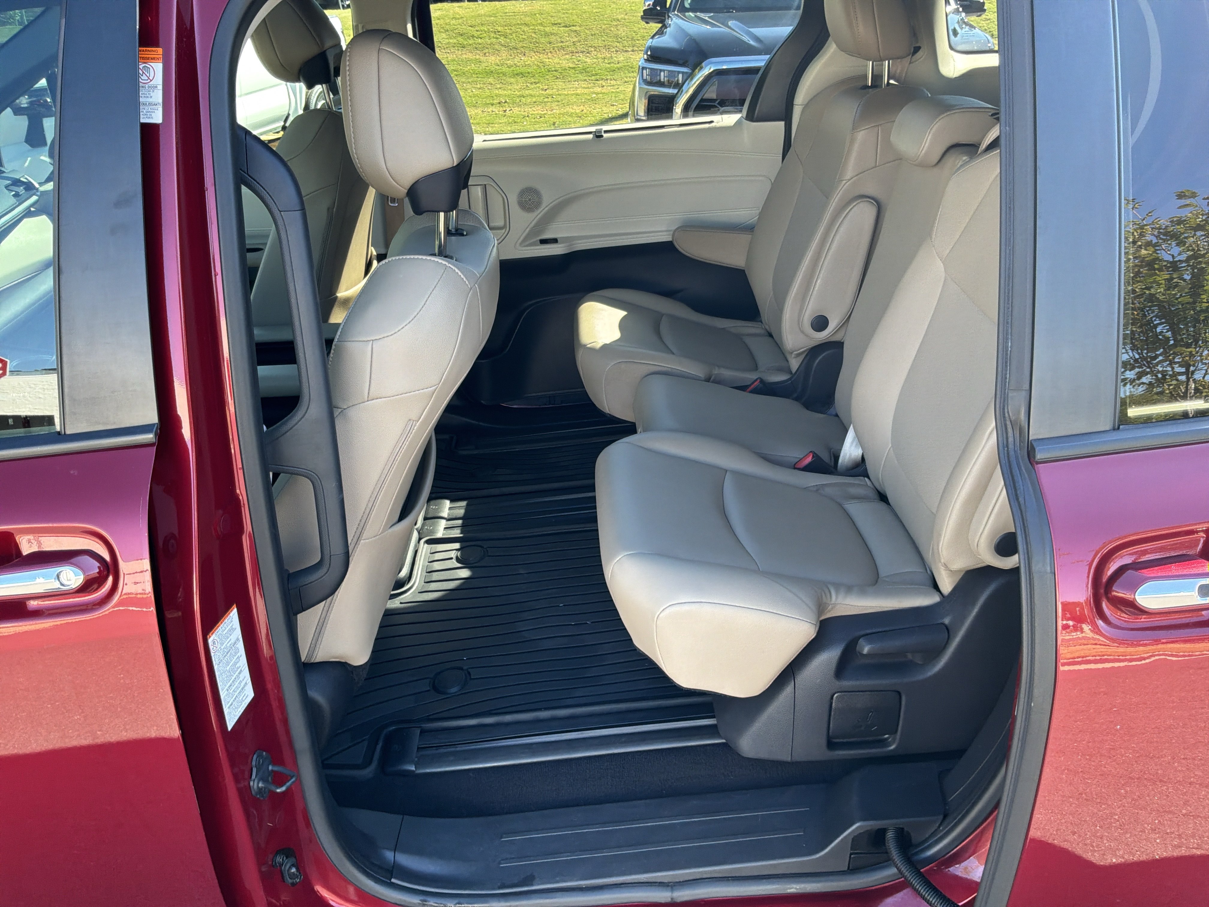 Used 2021 Toyota Sienna XLE FWD image 31