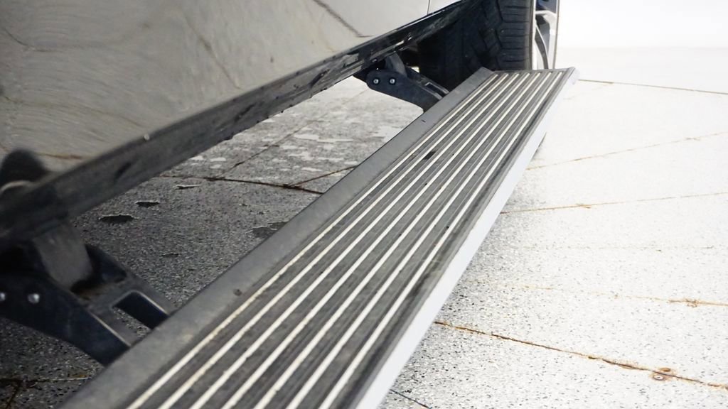 Used 2023 Jeep Wagoneer Series III w/ Premium Group I image 15