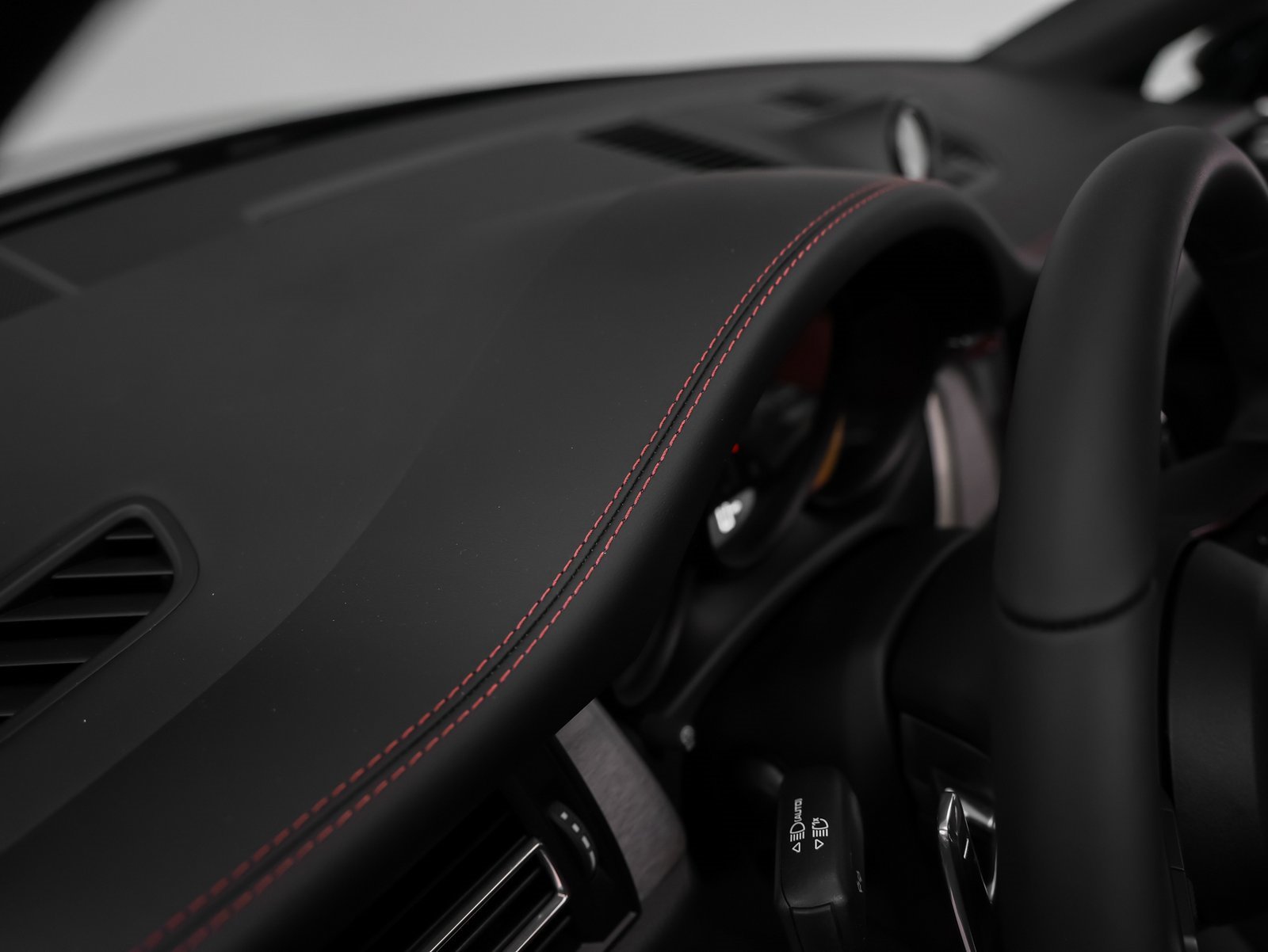 Used 2025 Porsche Macan image 29