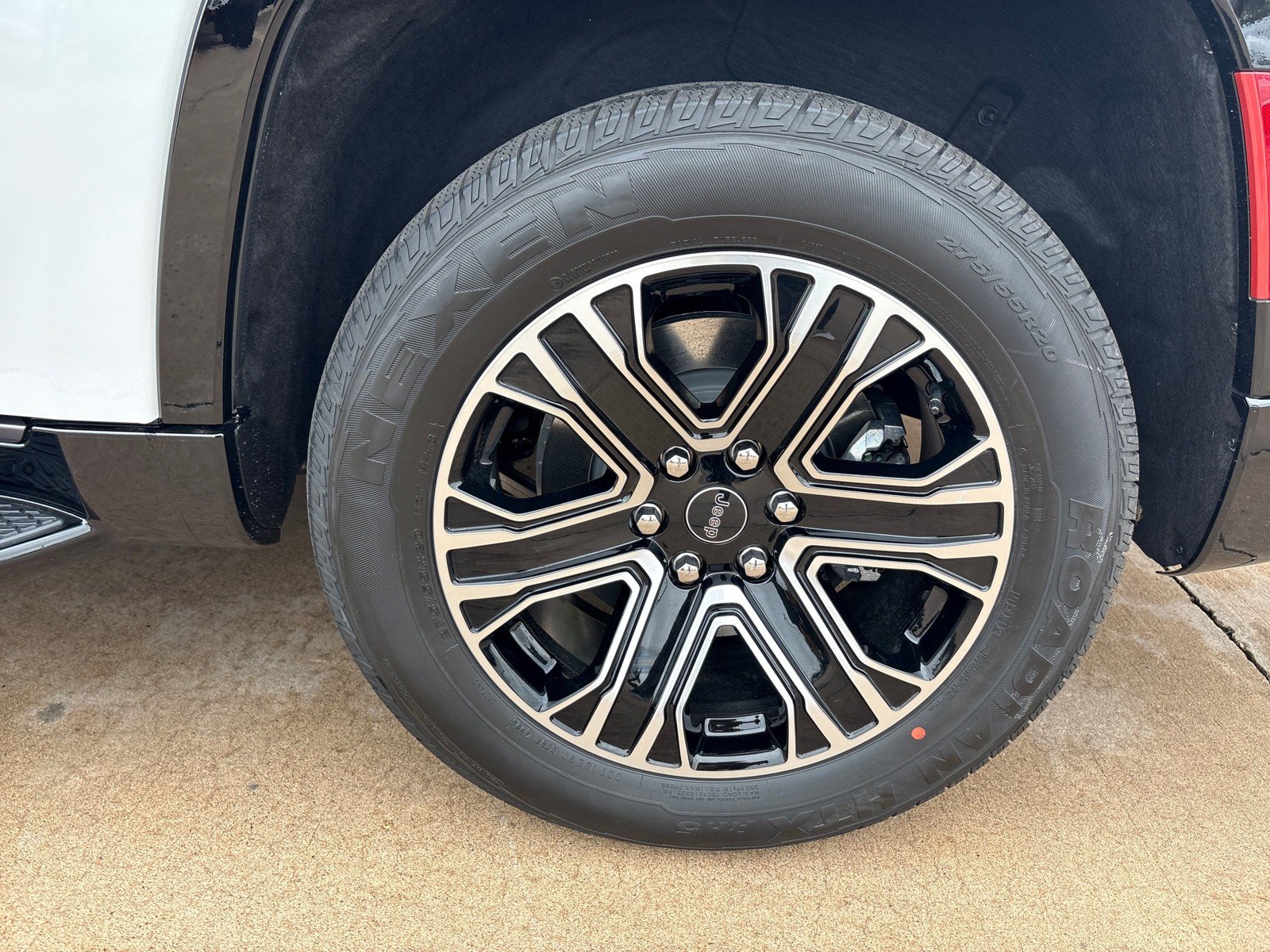 New 2026 Jeep Grand Wagoneer 4WD image 13