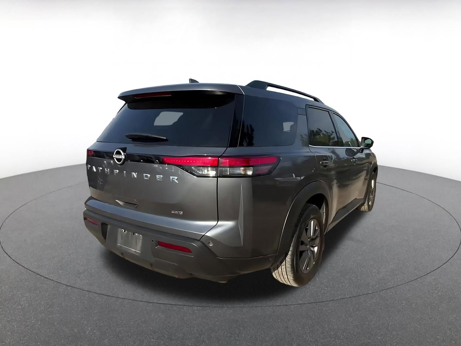 Used 2025 Nissan Pathfinder SV image 14