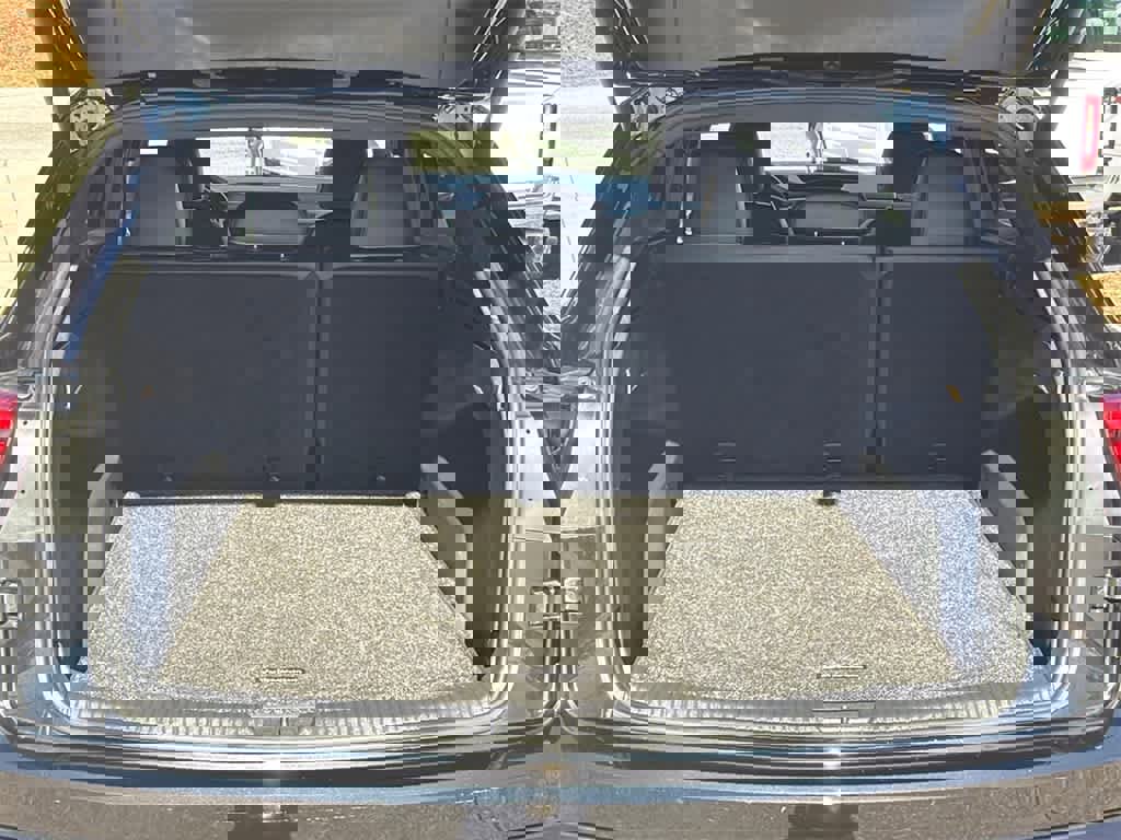 Used 2020 Volkswagen Atlas Cross Sport SE w/ Panoramic Sunroof Package image 16