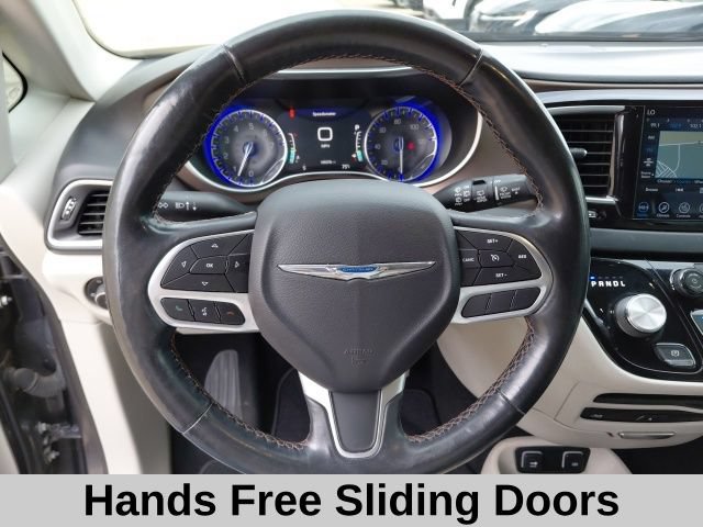 Used 2019 Chrysler Pacifica Touring-L Plus FWD image 11