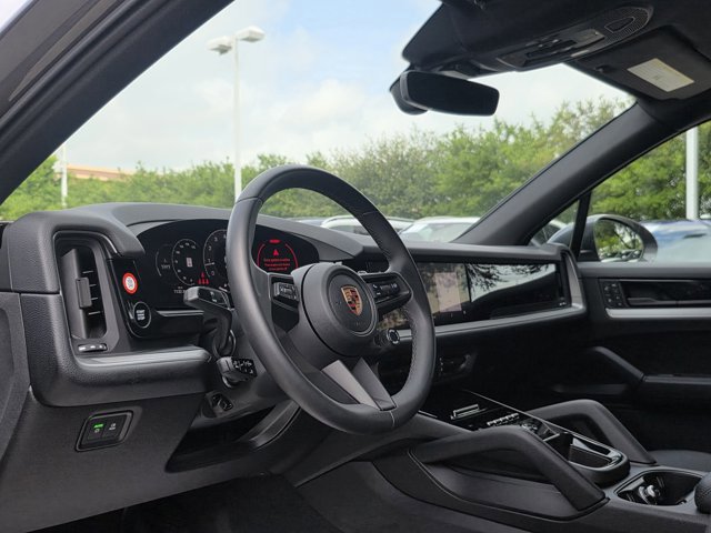 Used 2025 Porsche Cayenne image 13