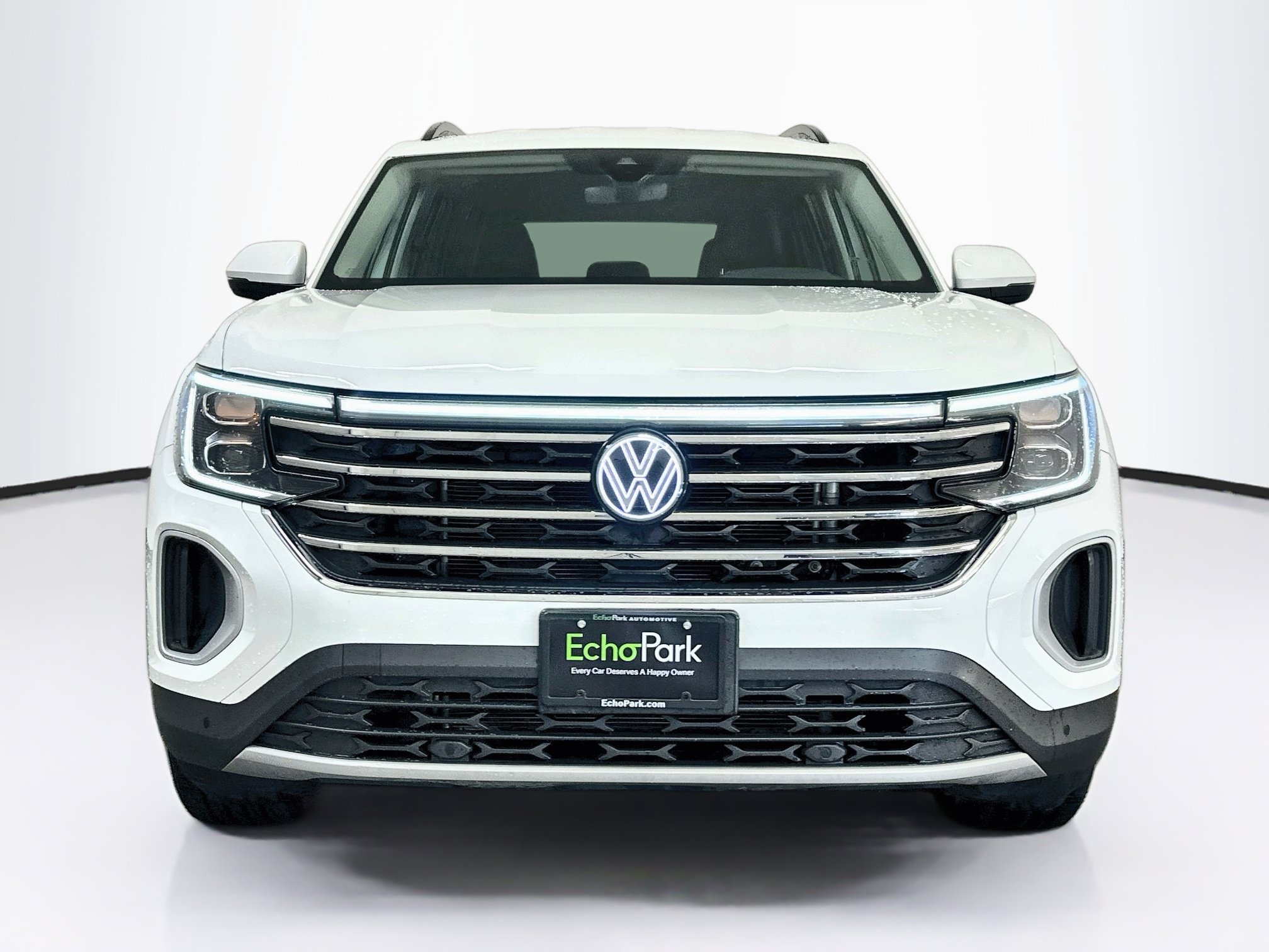 Used 2025 Volkswagen Atlas SE AWD/4WD image 2