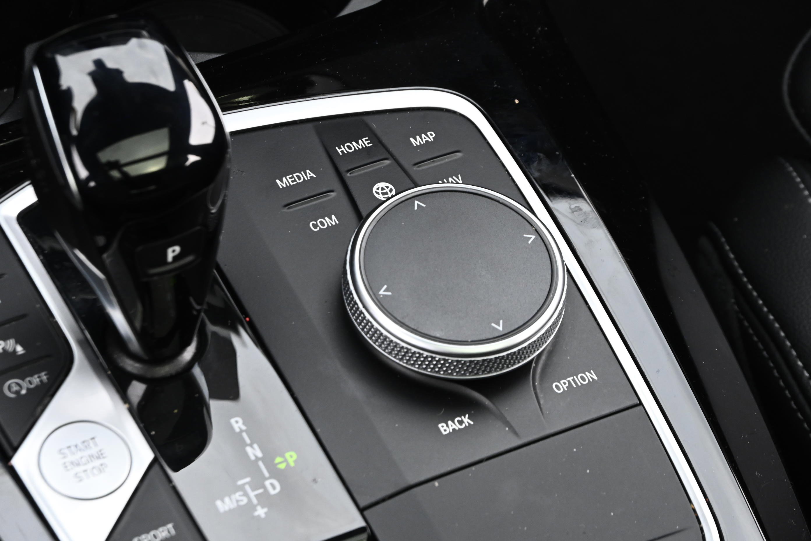 Certified 2025 BMW X4 xDrive30i image 17