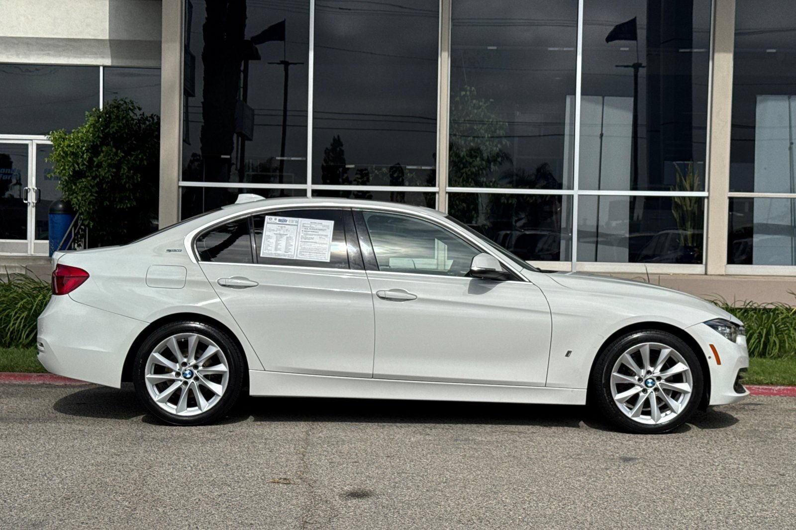Used 2017 BMW 330e RWD image 3