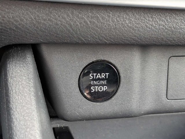 Used 2025 Nissan Rogue SV AWD/4WD image 28