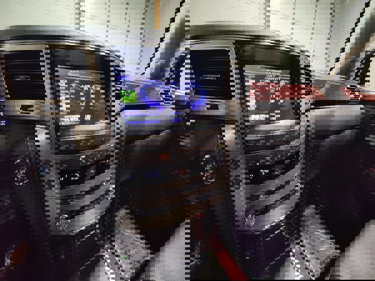 Used 2015 Lexus LX 570 4WD w/ Luxury Package image 40