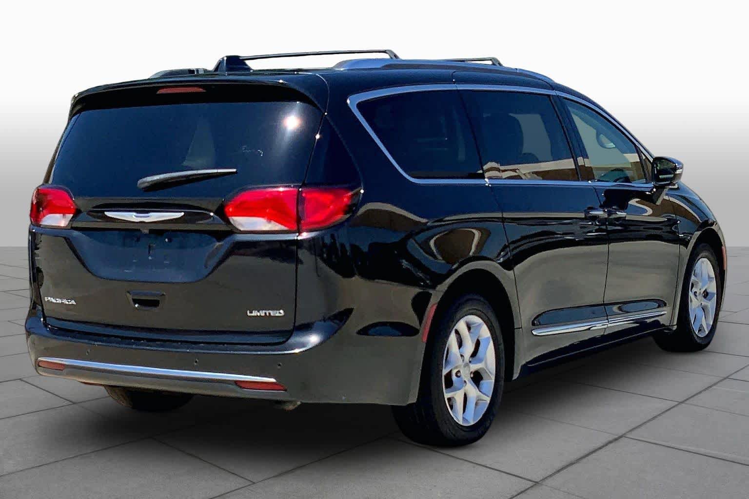 Used 2020 Chrysler Pacifica Limited FWD image 13