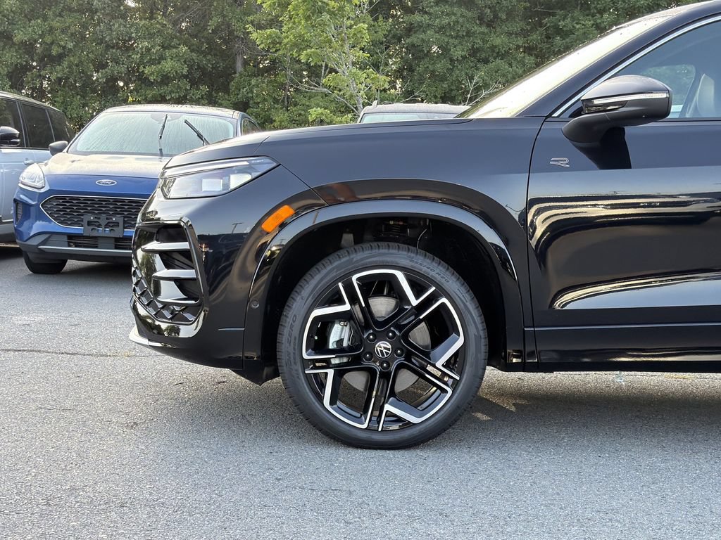 New 2026 Volkswagen Tiguan SEL R-Line AWD/4WD image 9