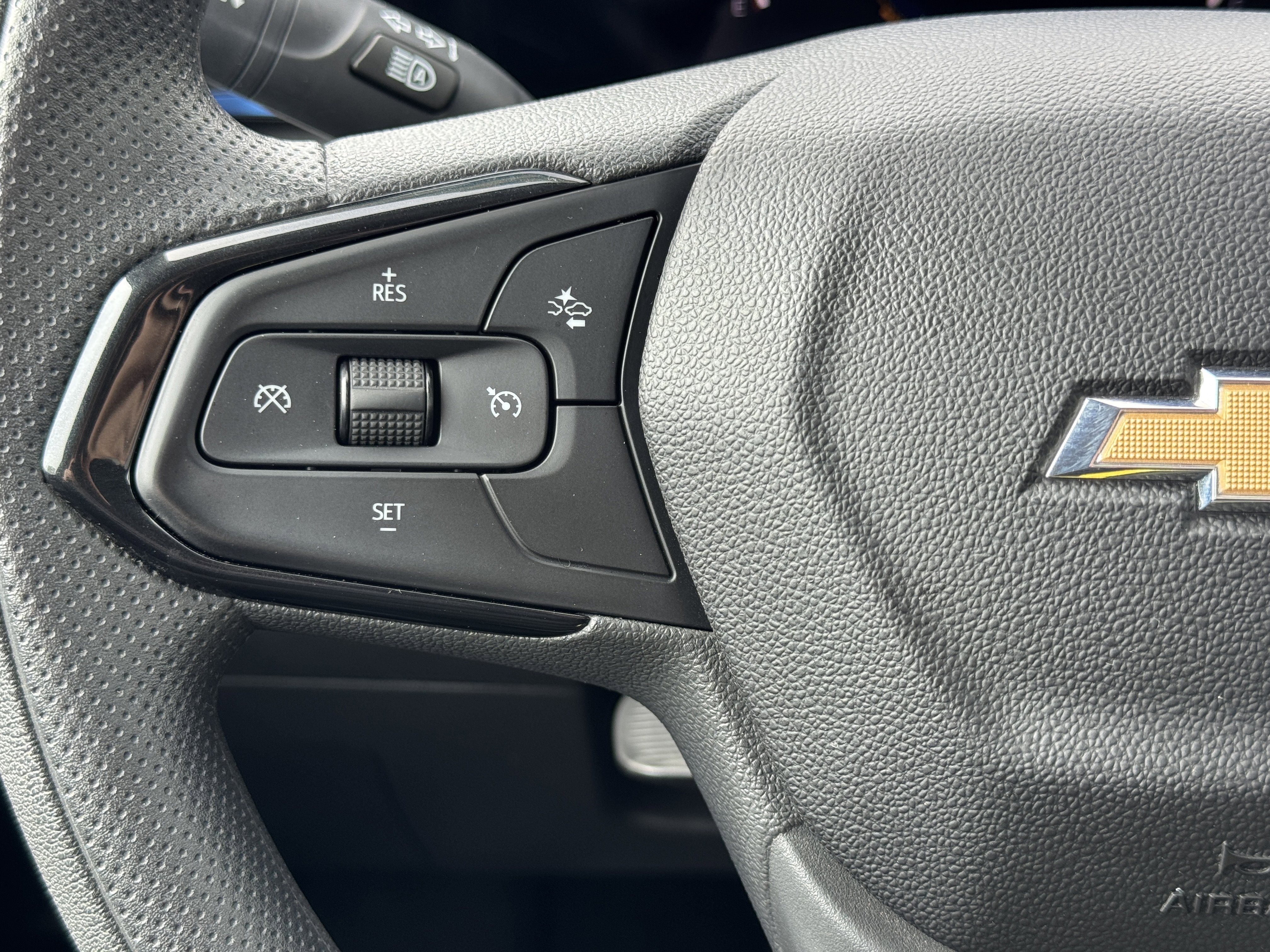 Used 2025 Chevrolet Trax LT image 32