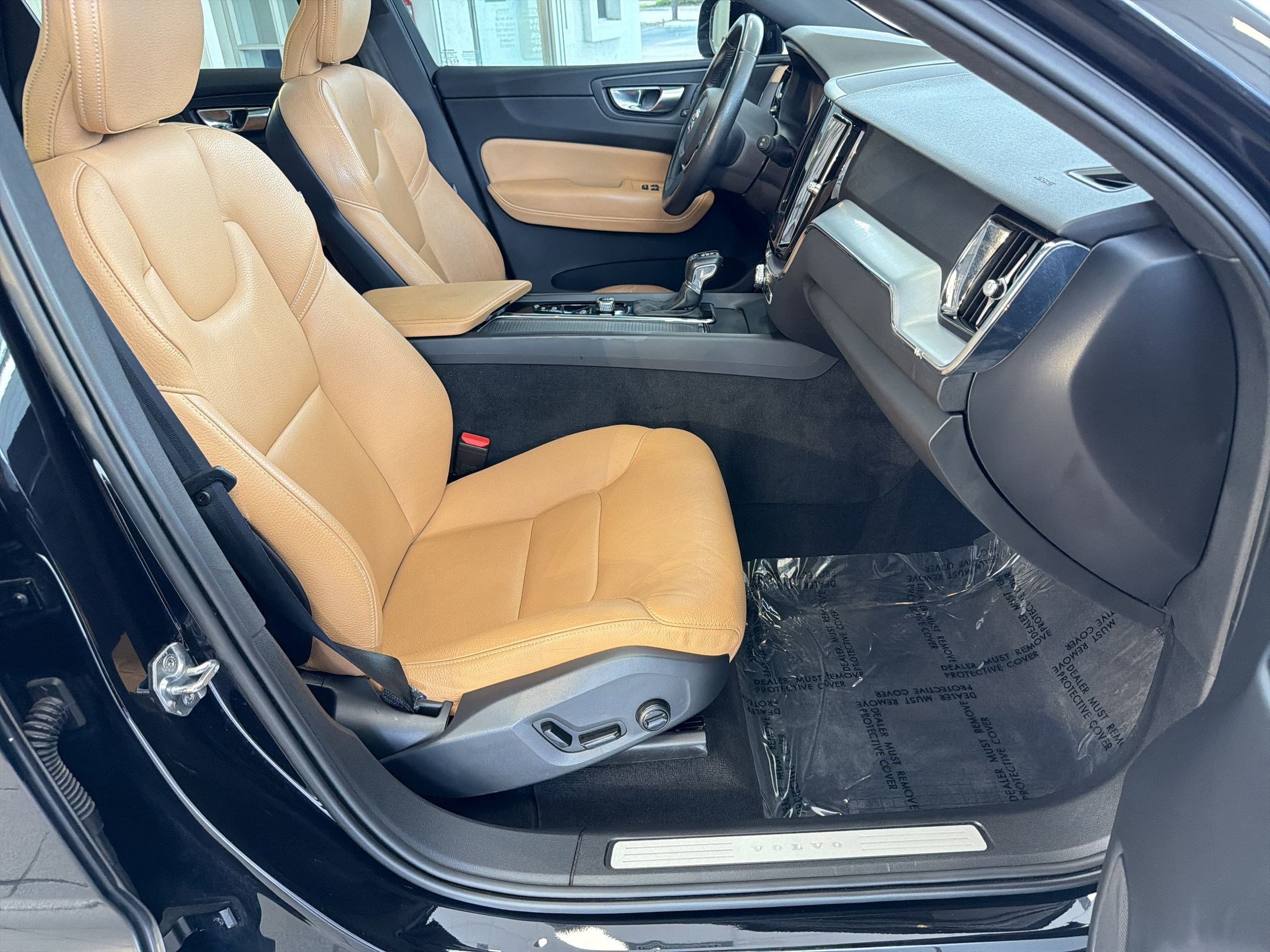 Used 2020 Volvo XC60 T5 Momentum w/ Protection Package Premier FWD image 30