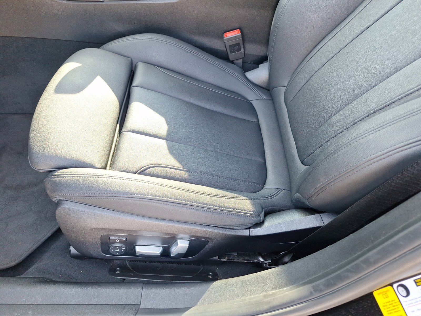 Used 2020 BMW 330i Sedan w/ M Sport Package RWD image 14