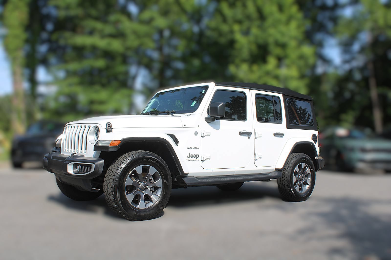 Used 2023 Jeep Wrangler Unlimited Sahara w/ LED Lighting Group AWD/4WD image 3