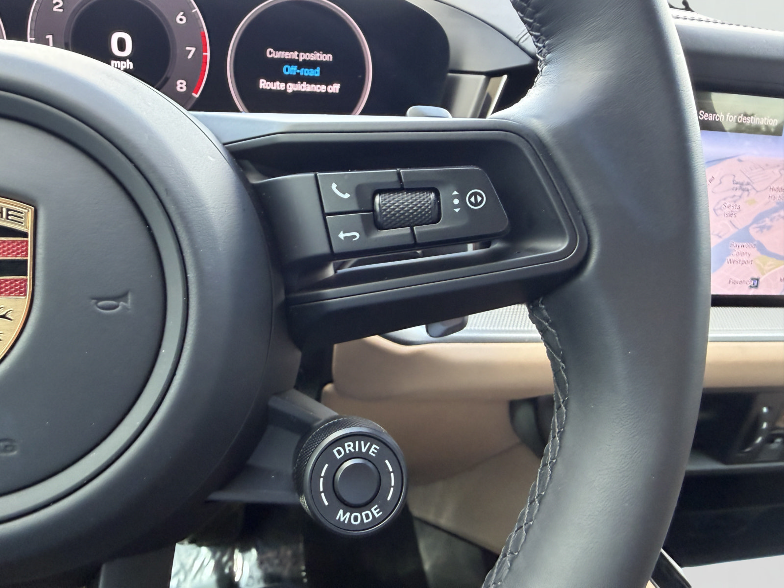 Certified 2025 Porsche Cayenne E-Hybrid Coupe AWD/4WD image 35