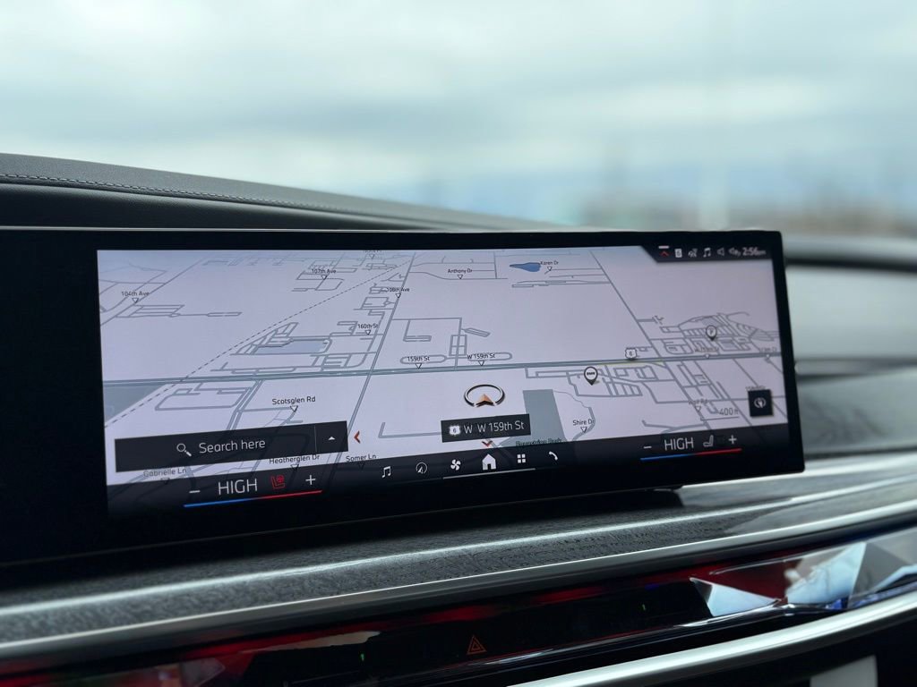 Used 2025 BMW 760i xDrive w/ Luxury Rear Seating Package image 9