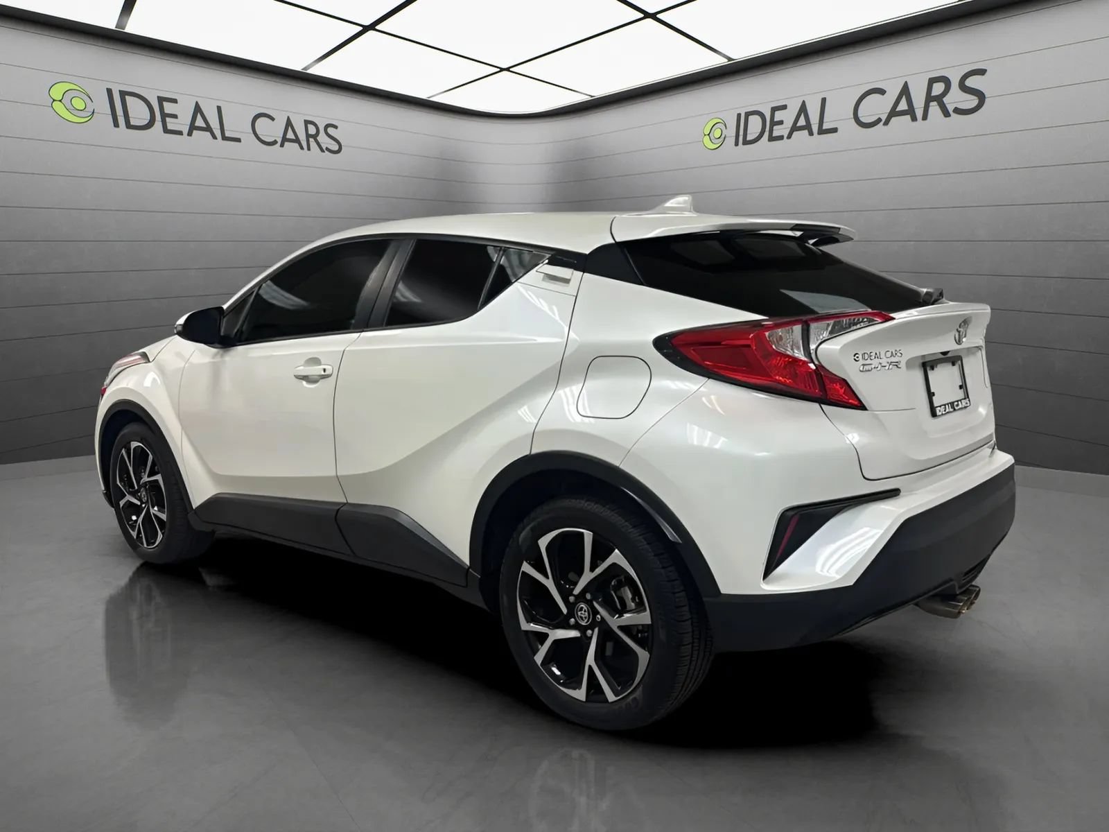 Used 2021 Toyota C-HR XLE FWD image 7