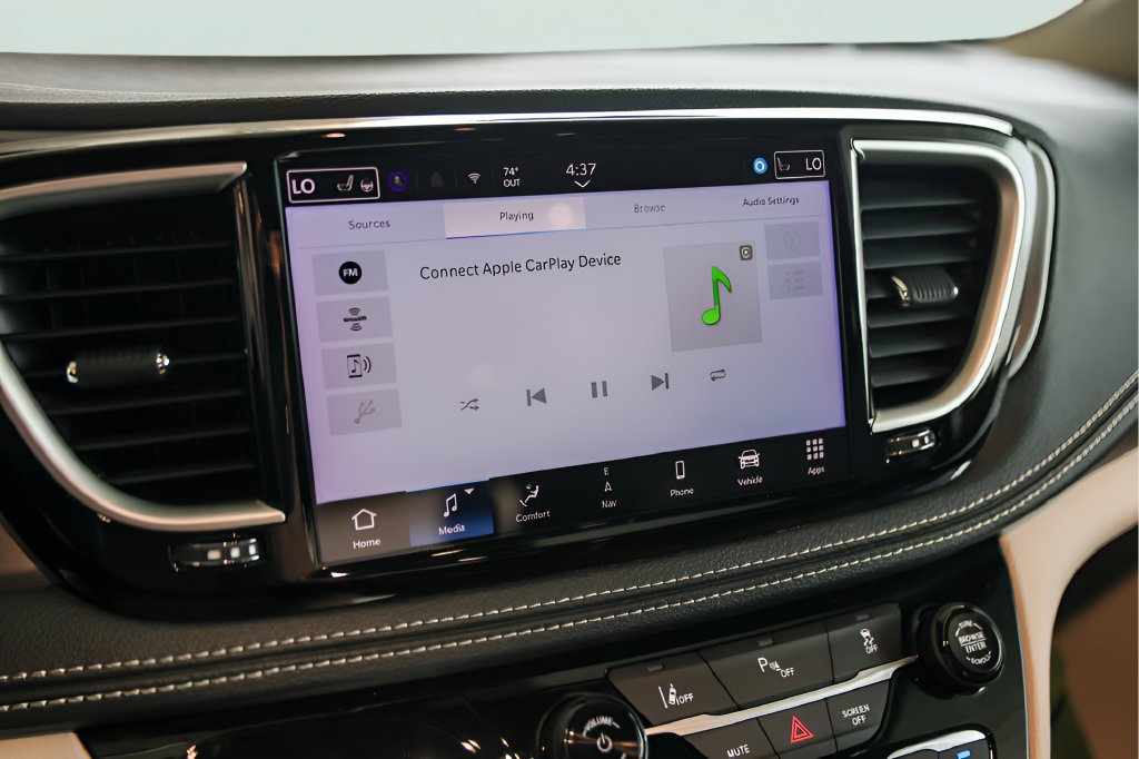 Used 2024 Chrysler Pacifica Limited FWD image 18