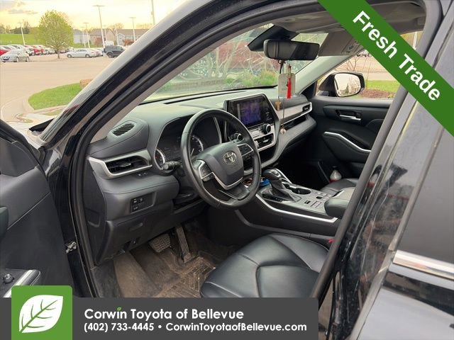Used 2023 Toyota Highlander XLE AWD/4WD image 11