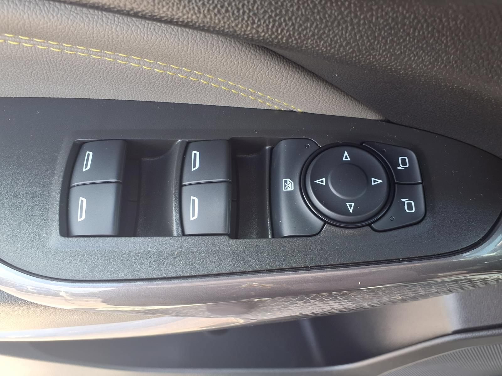Used 2025 Chevrolet Trax ACTIV w/ Sunroof Package FWD image 8
