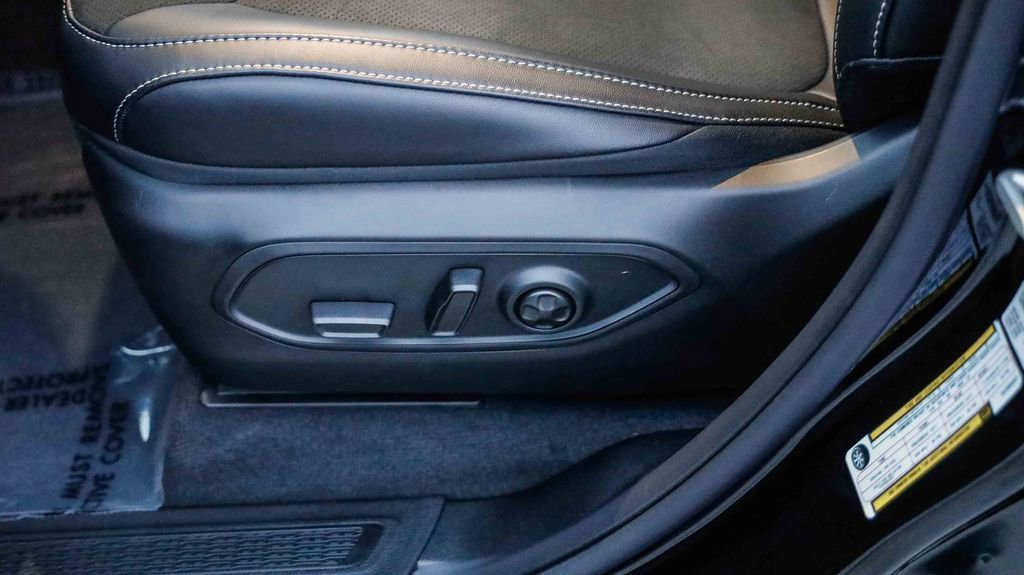 New 2025 Jeep Grand Cherokee Altitude image 23