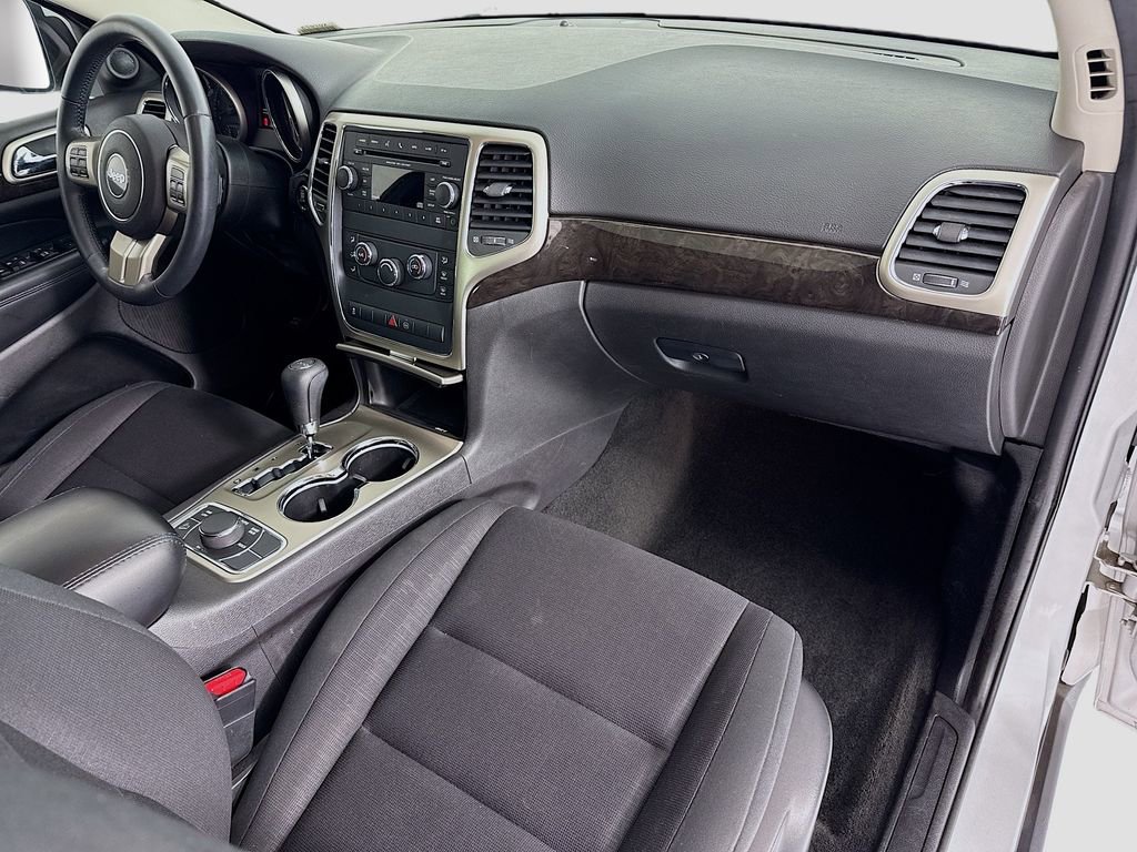 Used 2012 Jeep Grand Cherokee Laredo w/ Laredo E Group image 16