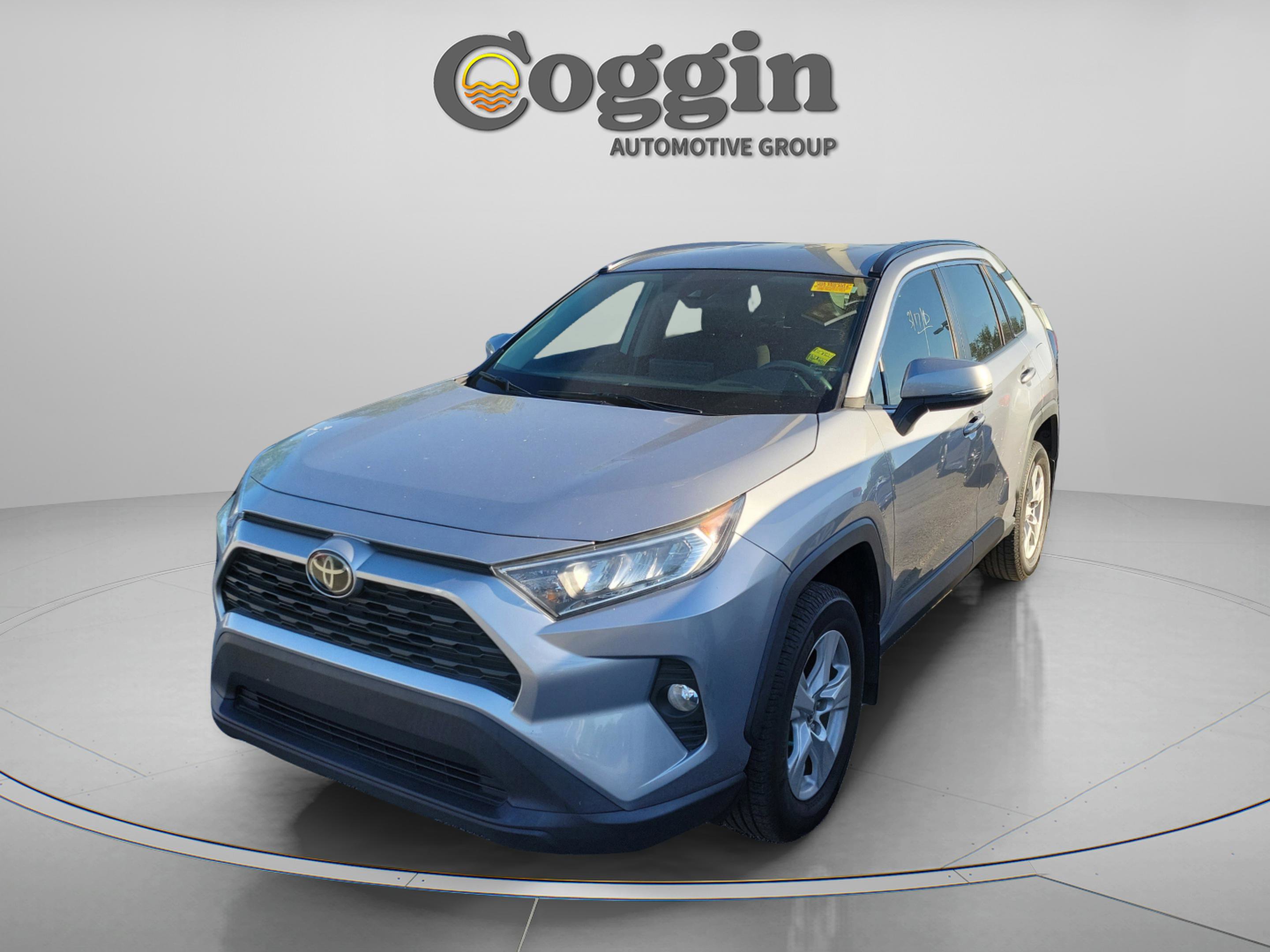 Used 2020 Toyota RAV4 XLE FWD image 1
