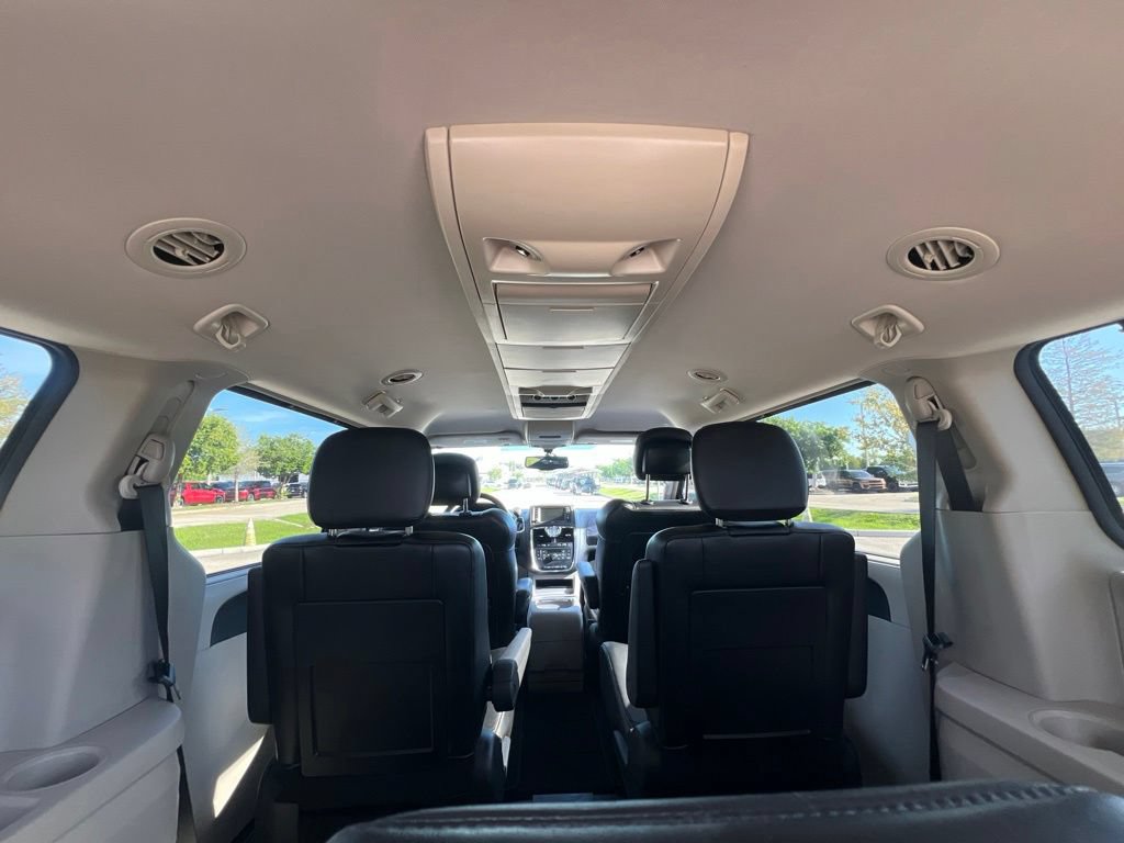 Used 2014 Chrysler Town & Country Touring-L FWD image 18