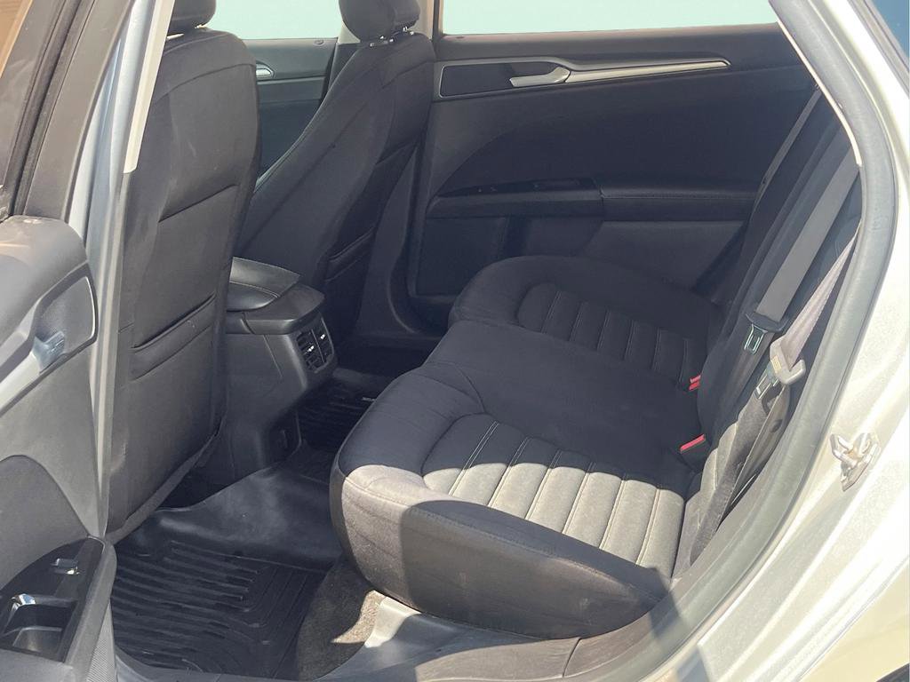 Used 2015 Ford Fusion SE image 18