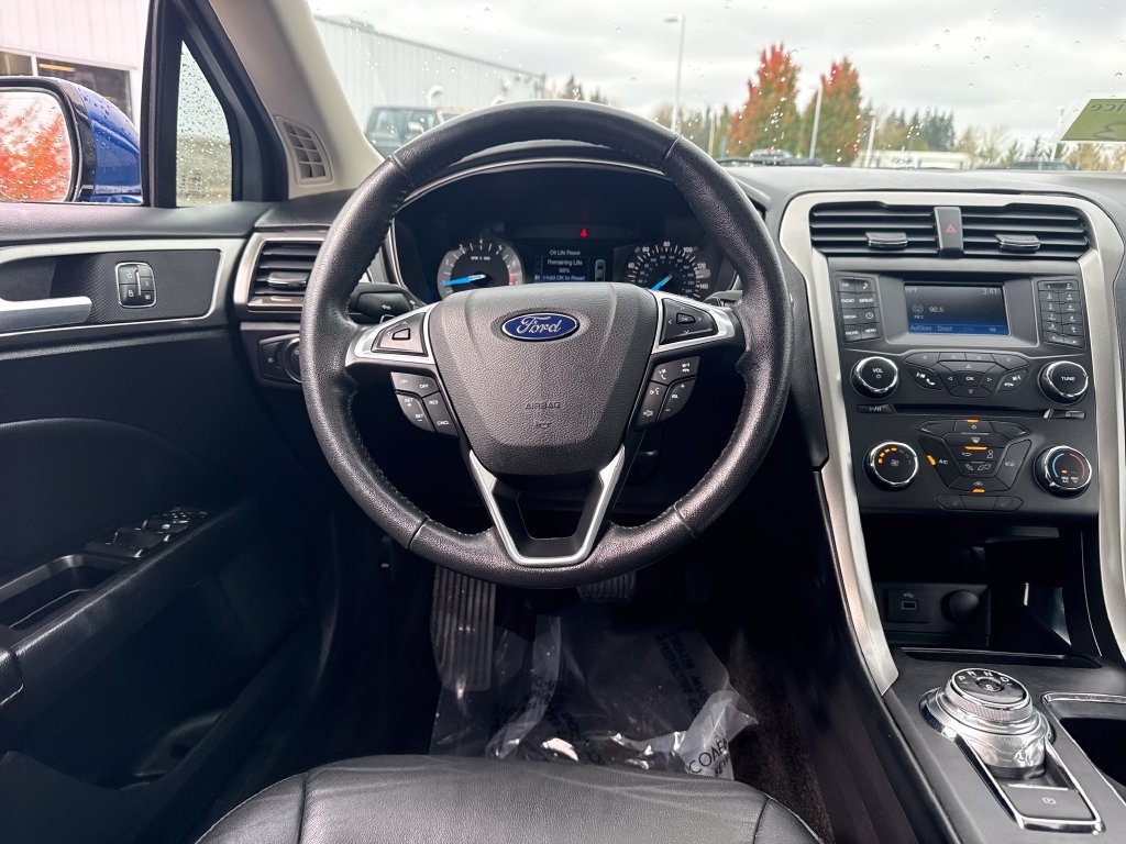 Used 2017 Ford Fusion SE AWD/4WD image 7