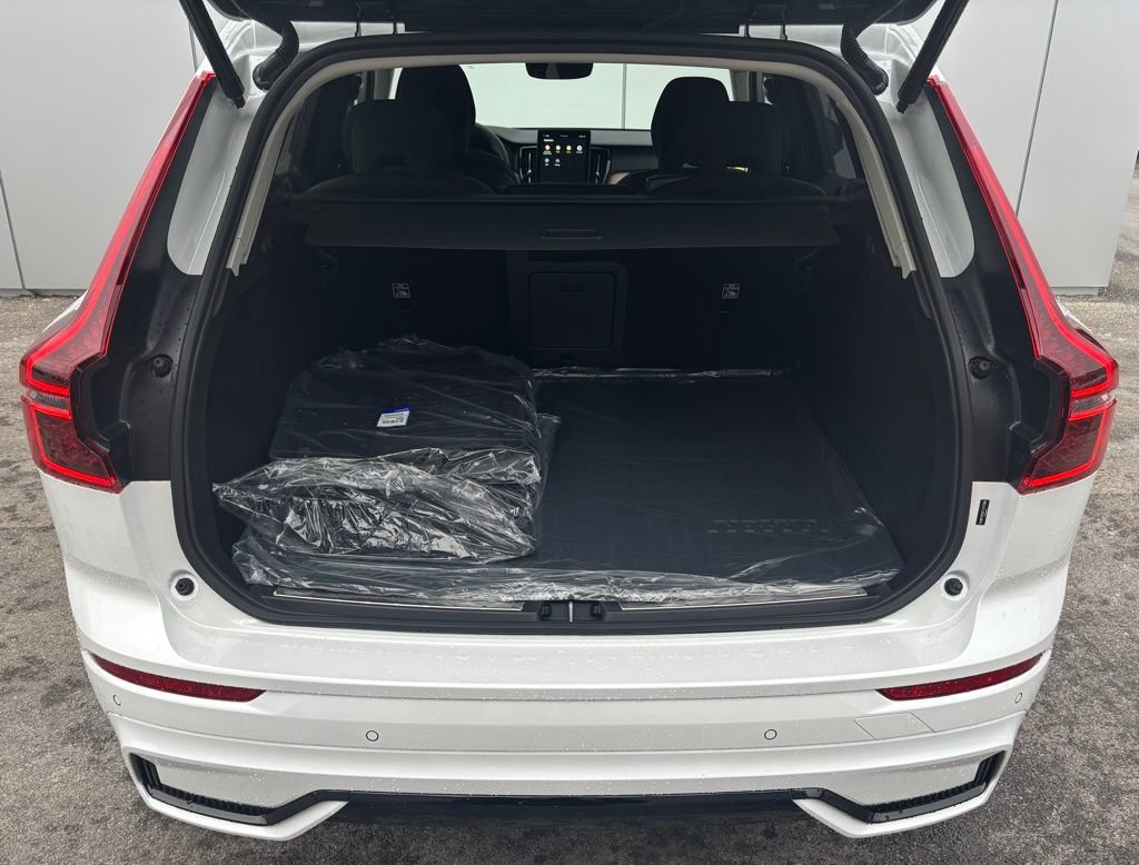 New 2026 Volvo XC60 B5 Plus w/ Climate Package AWD/4WD image 17