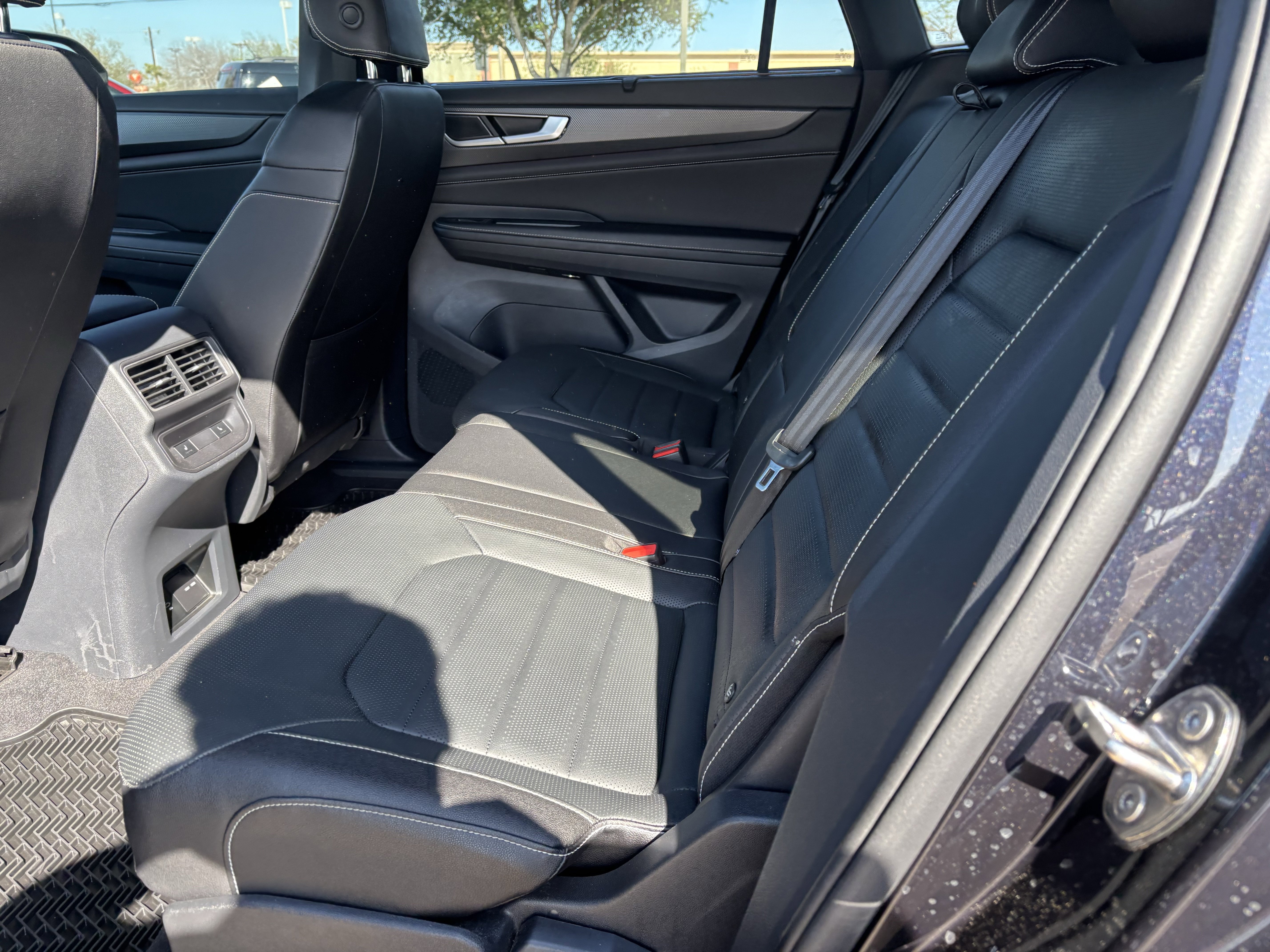 Used 2025 Volkswagen Atlas Cross Sport SEL R-Line image 15