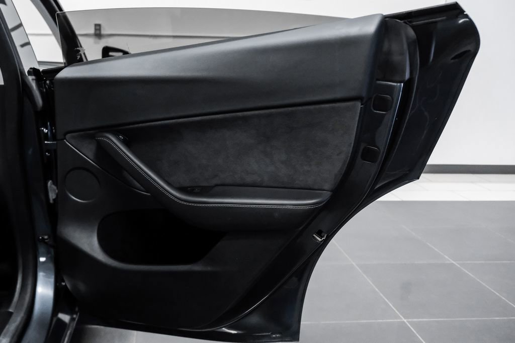 Used 2023 Tesla Model Y Long Range AWD/4WD image 48