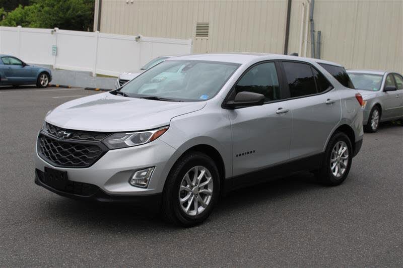 Used 2021 Chevrolet Equinox LS w/ LPO, Blackout Package FWD image 3
