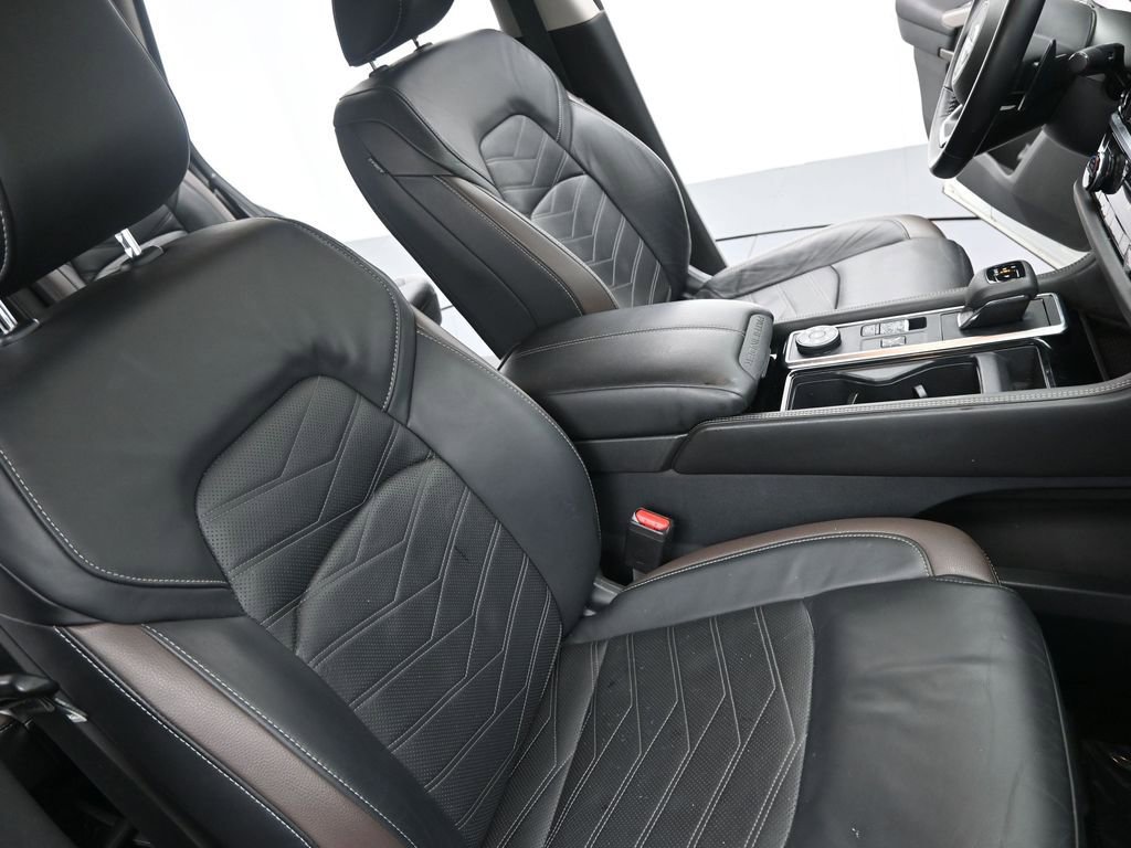 Used 2022 Nissan Pathfinder Platinum w/ Cargo Package image 11