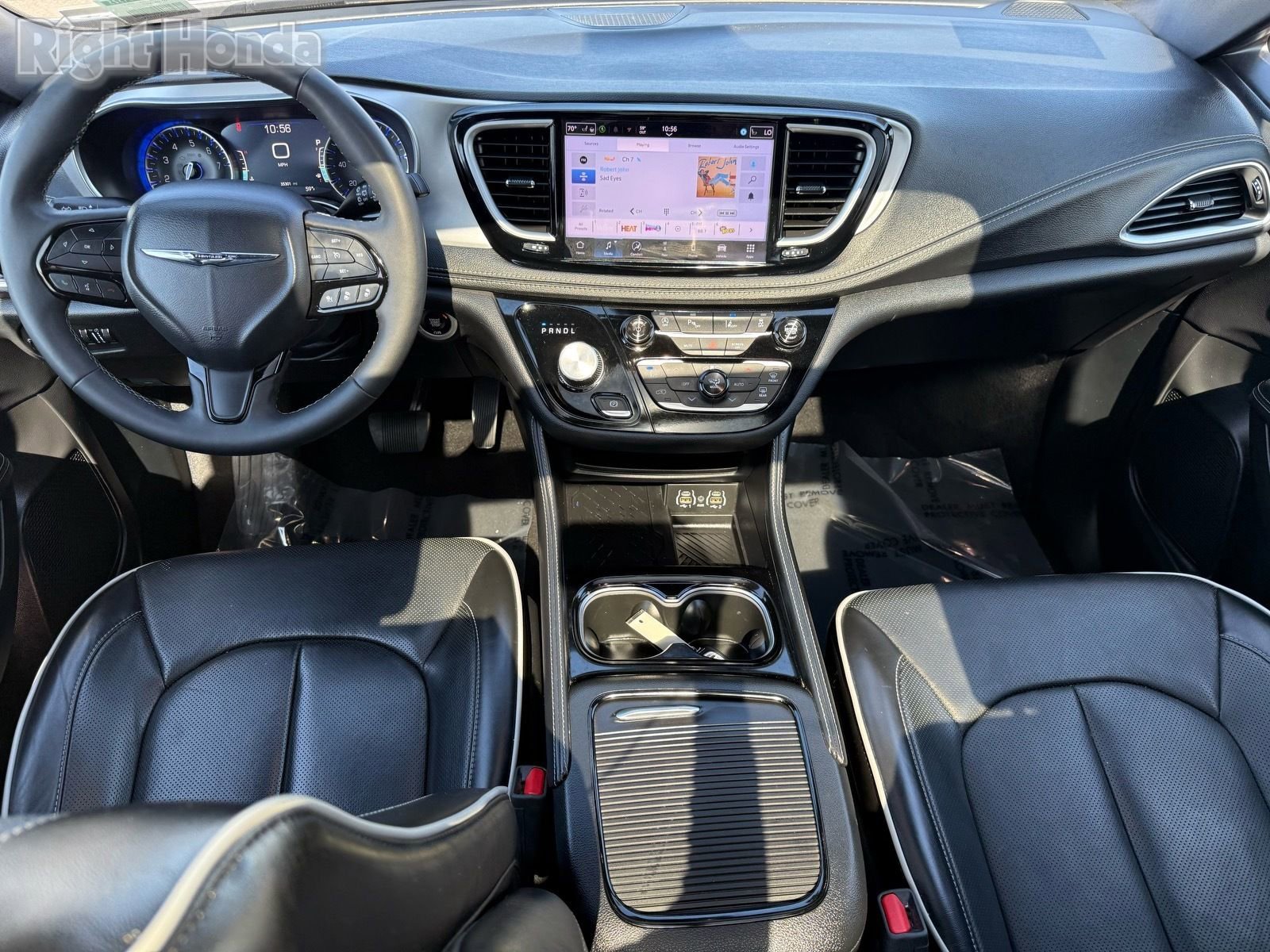 Used 2025 Chrysler Pacifica Limited image 28