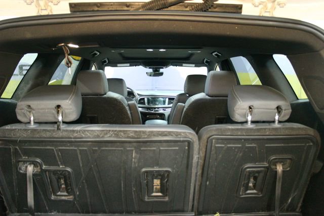 Used 2022 Buick Enclave Essence w/ Experience Buick Package image 17