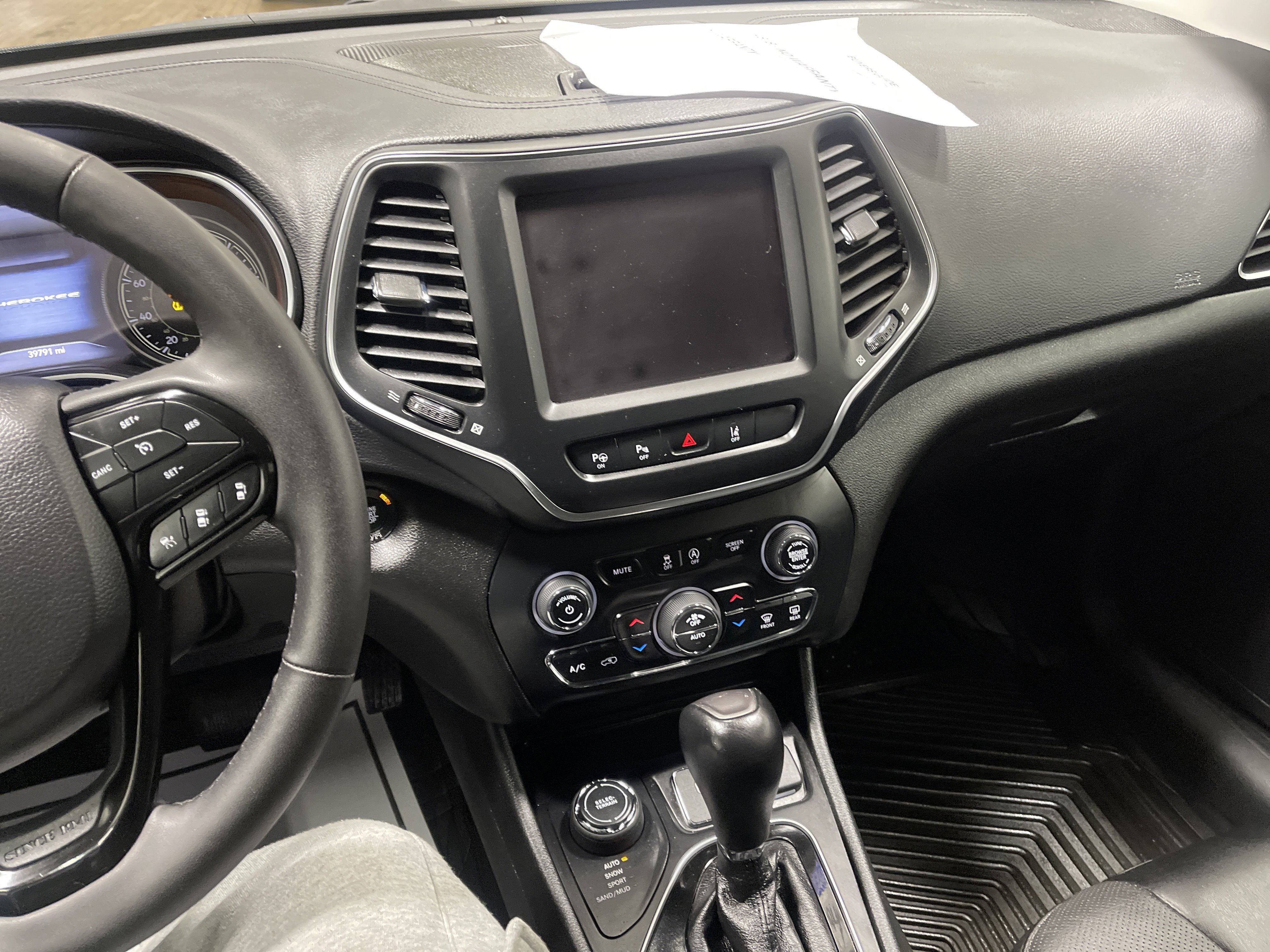 Used 2023 Jeep Cherokee Altitude Lux image 29