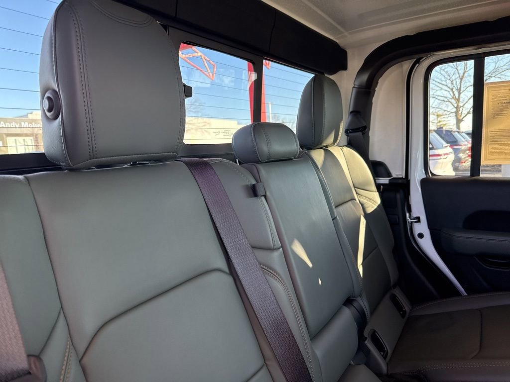 Used 2025 Jeep Gladiator Mojave w/ Convenience Group image 23