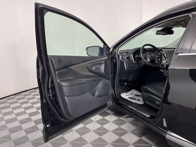 Used 2023 Nissan Murano SV w/ SV Midnight Edition Package FWD image 18
