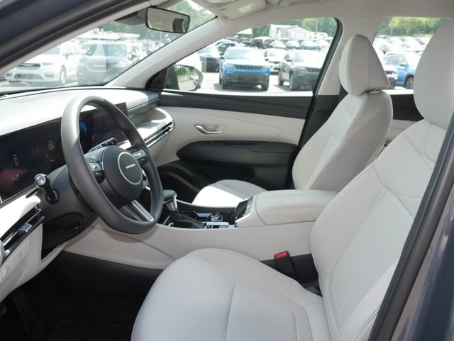 Used 2025 Hyundai Tucson SE AWD/4WD image 2
