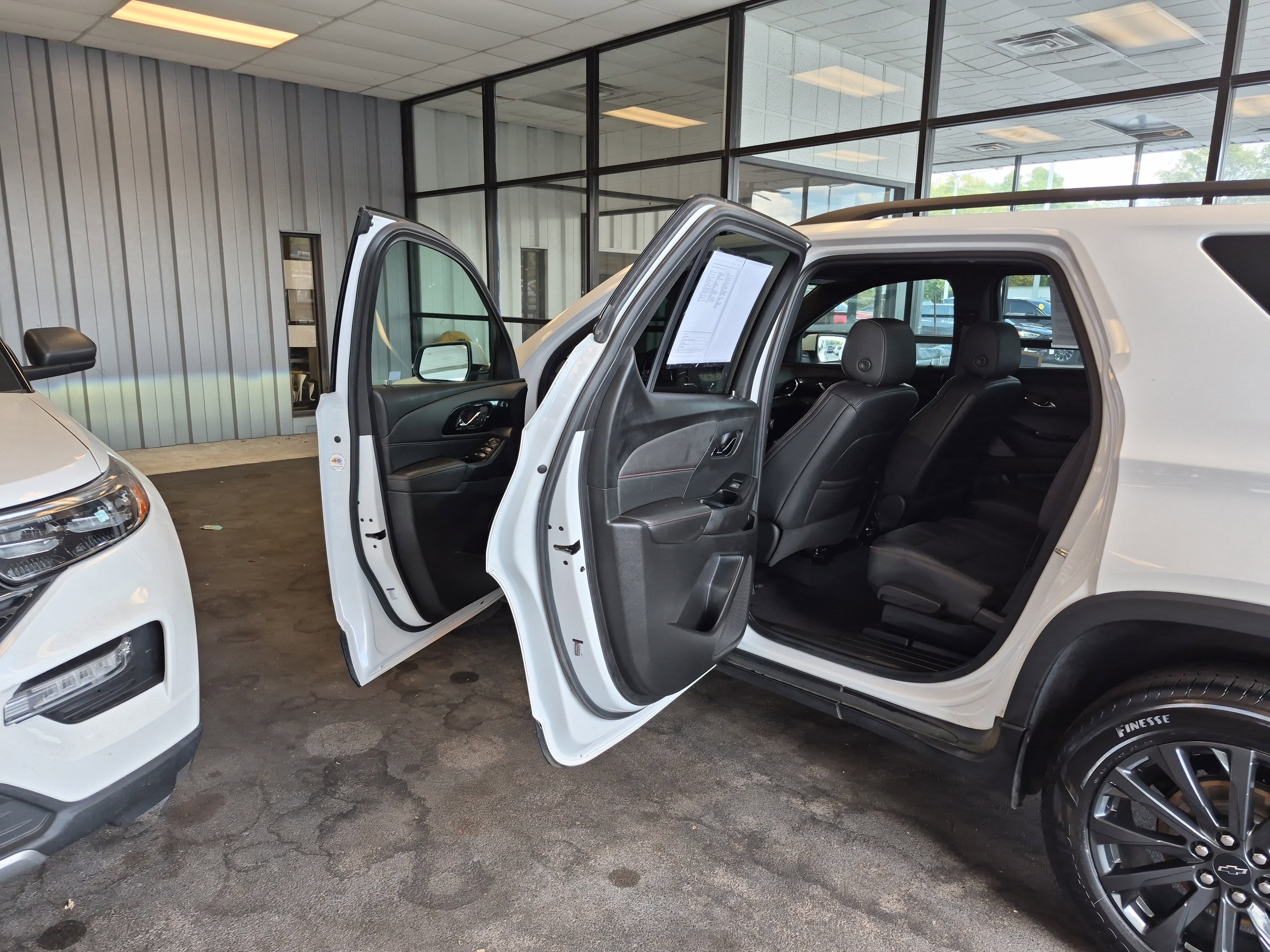 Used 2023 Chevrolet Traverse RS image 15