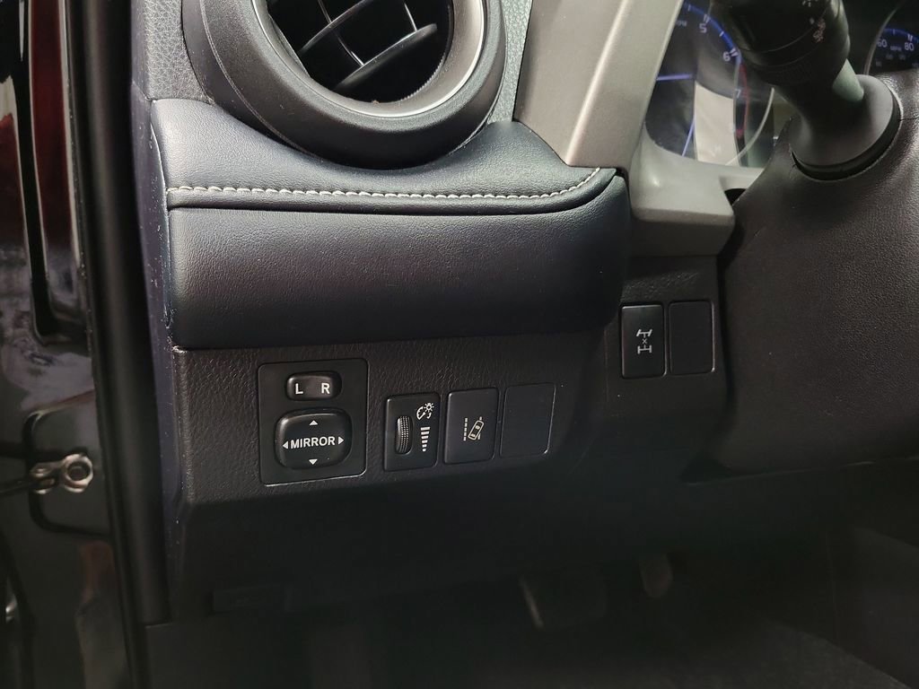 Used 2018 Toyota RAV4 XLE w/ Plus Extra Value Package AWD/4WD image 21