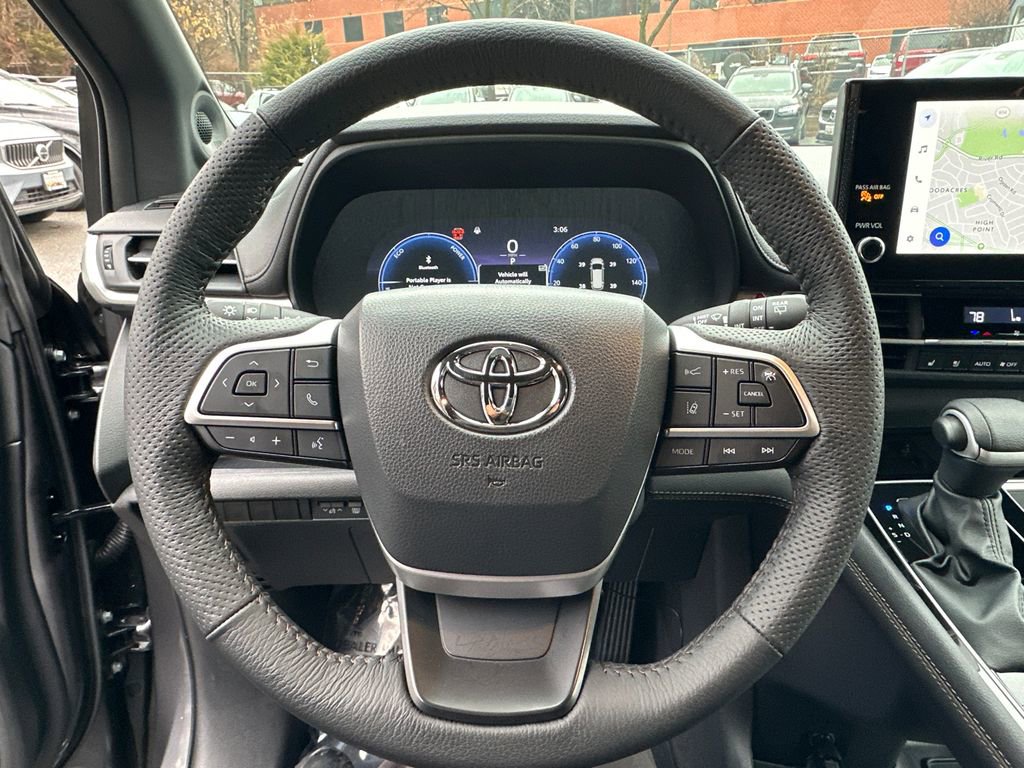 Used 2025 Toyota Sienna Limited image 25
