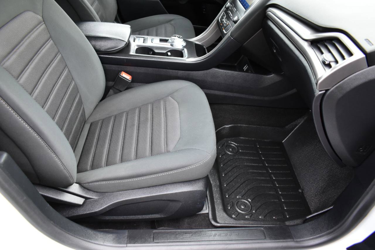 Used 2020 Ford Fusion SE FWD image 24