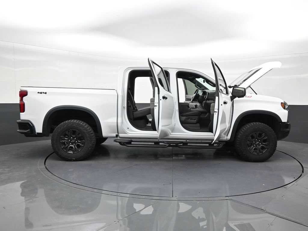 Used 2025 Chevrolet Silverado 1500 ZR2 w/ Technology Package AWD/4WD image 29